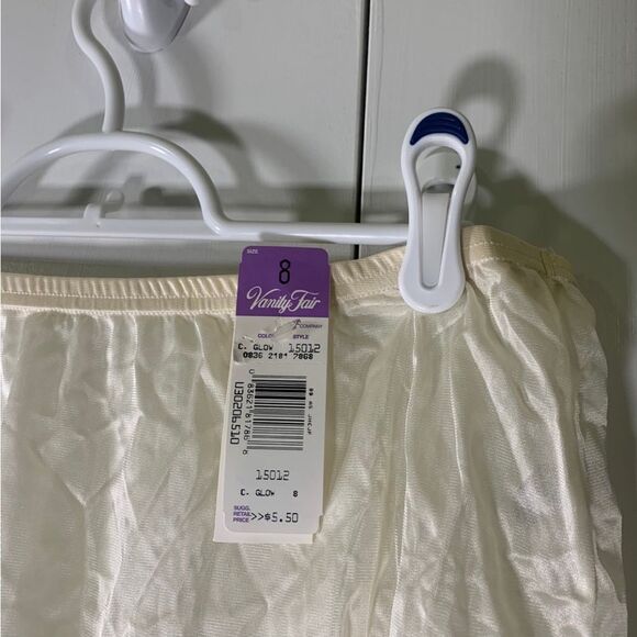 Vanity Fair NEW Size 8 Cream Vintage Deadstock Panties - Picture 2 of 3